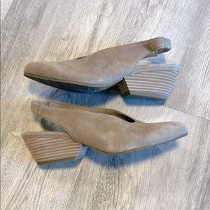 Eileen Fisher Elegant Tan Suede Slingback Pointed Closed Toe Slip-on Heel Mules